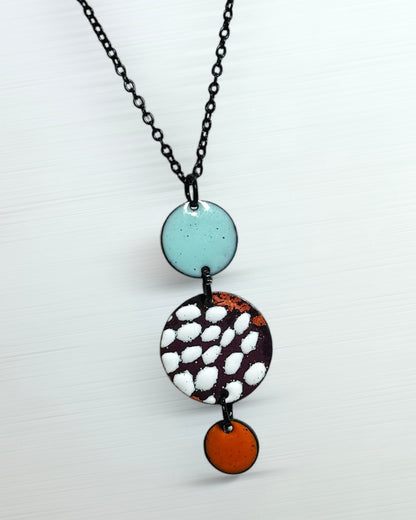 3 Circle : Eggshell, Orange & White Textured Necklace