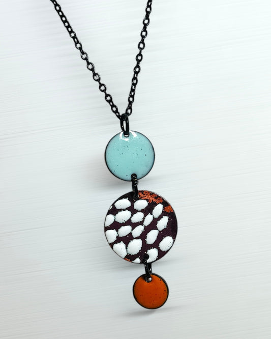 3 Circle : Eggshell, Orange & White Textured Necklace